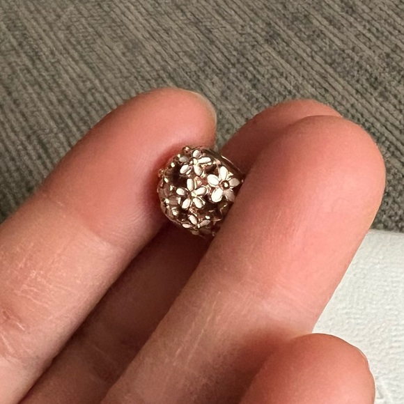 Retired Pandora Rose Gold Darling Daisy Meadow Bead Charm - Picture 3 of 5